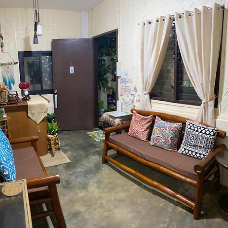 Hiraya Homestay Coron Exterior foto