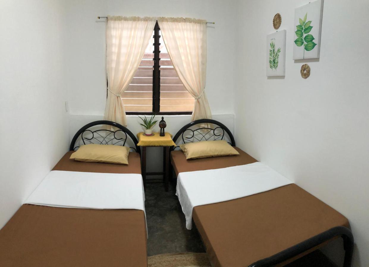 Hiraya Homestay Coron Exterior foto
