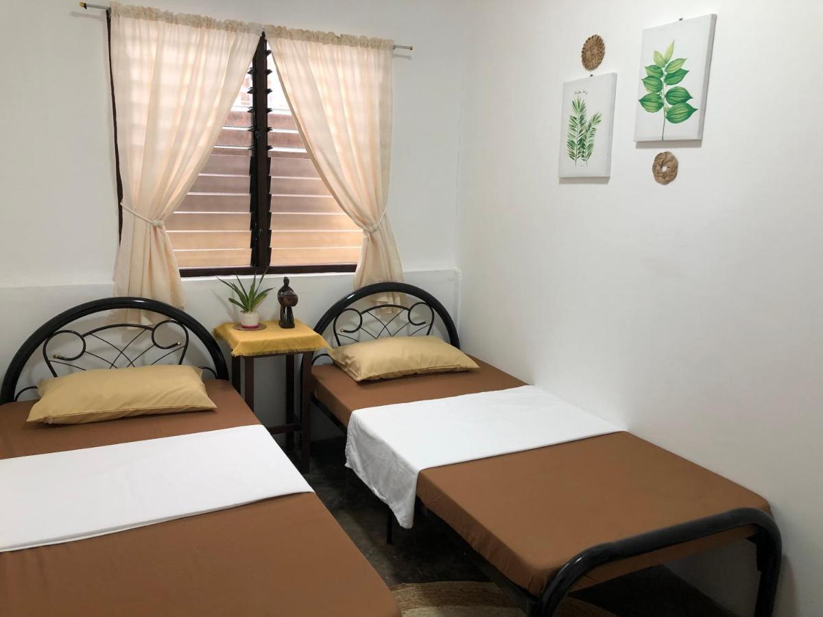 Hiraya Homestay Coron Exterior foto