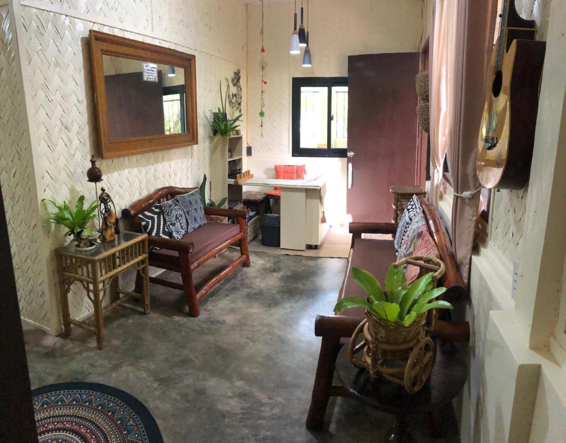 Hiraya Homestay Coron Exterior foto