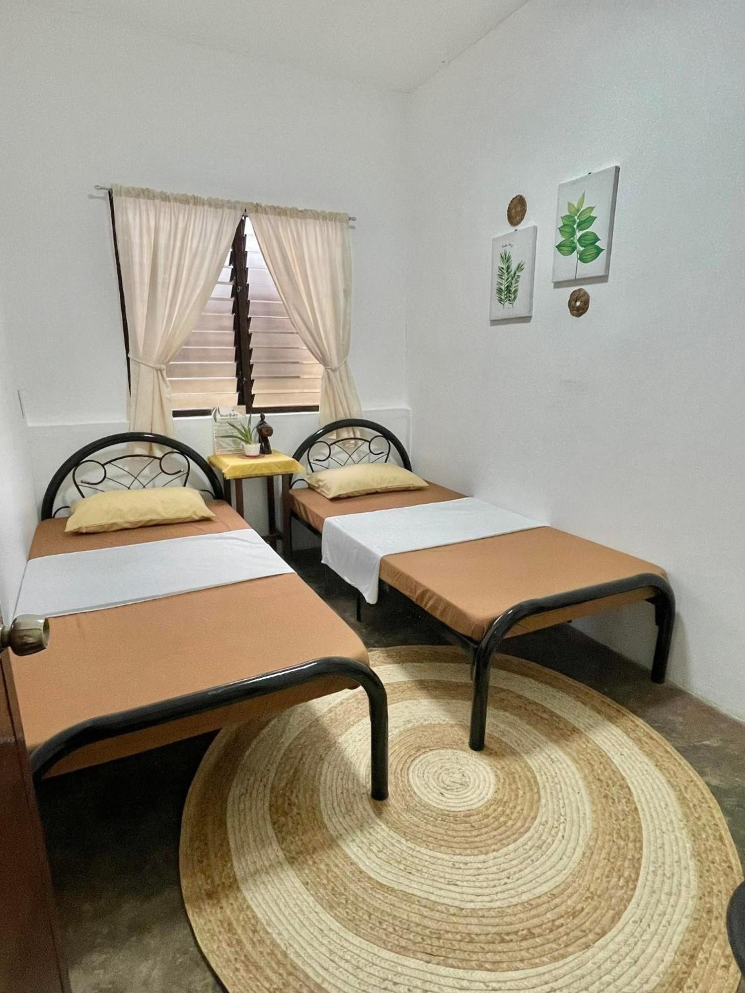 Hiraya Homestay Coron Exterior foto